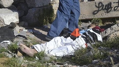 Murió un hombre joven en terreno baldío en la capital de Chihuahua