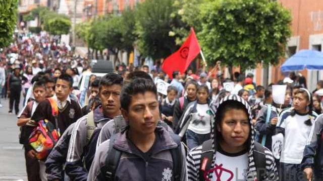 Inédito: marchan 5 mil estudiantes por sus demandas en Tlaxcala 