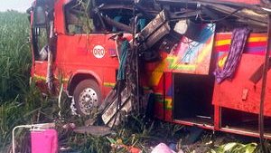 Autobús con turistas chihuahuenses cae a barranco: 21 muertos y 29 heridos