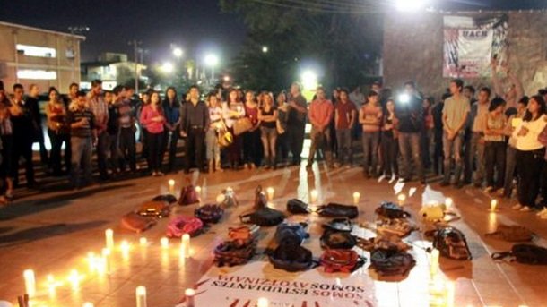 ¡Nos faltan 43! alumnos de Derecho se solidarizan con normalistas de Ayotzinapa
