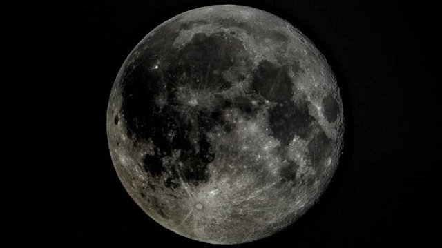 El por qué en la Luna aparecen figuras ’humanas’