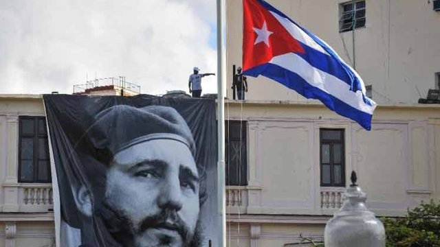 Parlamento de Serbia honra la memoria de Fidel Castro