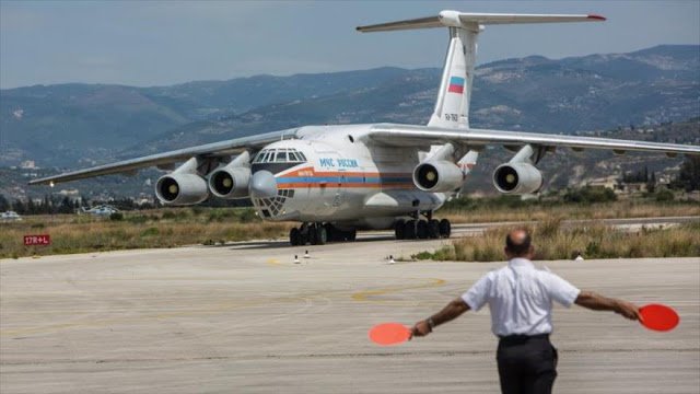 Avión ruso suministra más de 20 toneladas de ayuda humanitaria a Siria