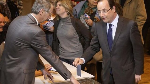 François Hollande gana primera vuelta en Francia