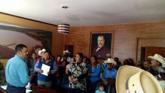 Llevan antorchistas solicitudes de obras al Municipio de Guerrero, Chihuahua