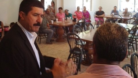 Senador electo Javier Corral recorre municipios de la entidad
