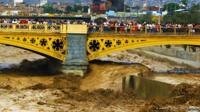 Perú: cómo un puente del siglo XVII resiste mejor las fuertes inundaciones en Lima