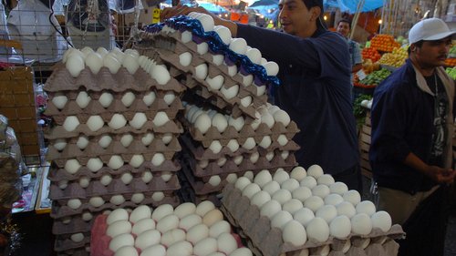 Llega la cartera de huevo a los $120 pesos en supermercados