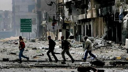Los combates continúan en Misrata pese al anuncio de retirada de Gadafi