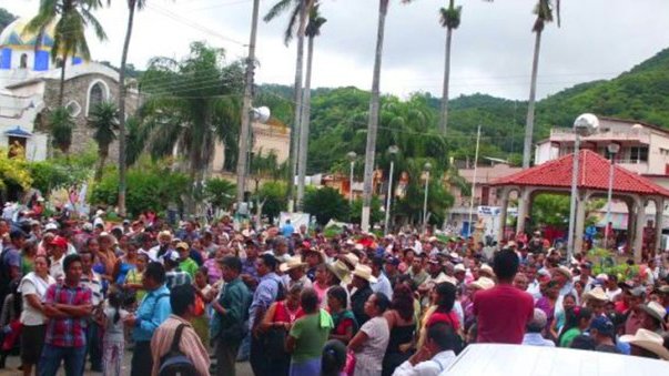 Se reúnen más de 12 mil antorchistas en Tamazunchale