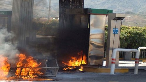 Gasolineras son destruidas por el hampa en Michoacán 