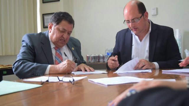 Firman acuerdo para aumento salarial, directivos del COBACH y Sindicato
