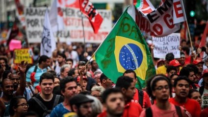 Más de 80 detenidos en protestas frente a Congreso de Brasil