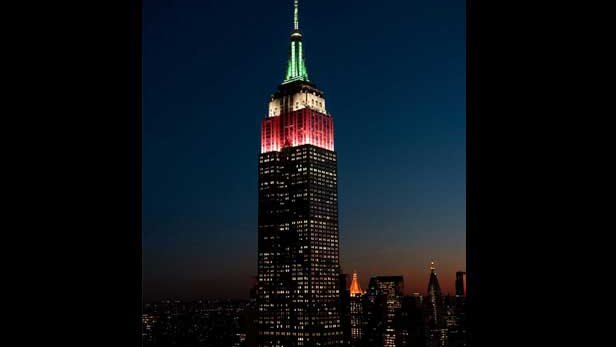 Empire State, encendido en verde, blanco y rojo en honor a México
