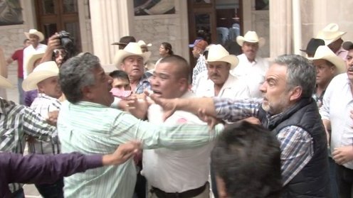 Agreden barzonistas a guardias del Palacio de Gobierno de Chihuahua