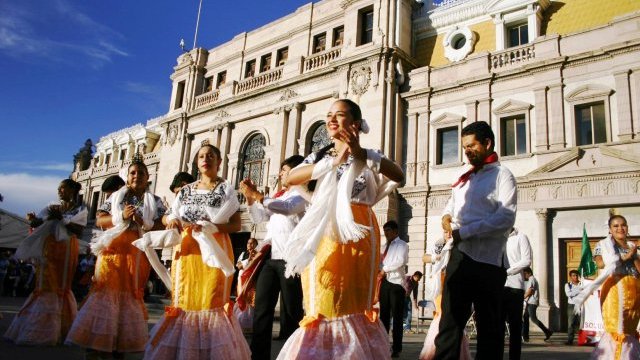 Antorchistas de Juárez y Delicias traen protesta cultural a Chihuahua