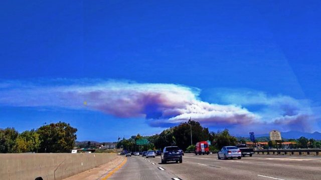 Aterradoras nubes sobre los terribles incendios de California