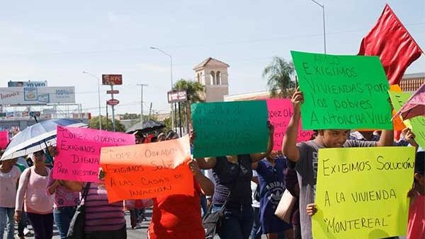 Marchan en Torreón; exigen se detengan desalojos de familias