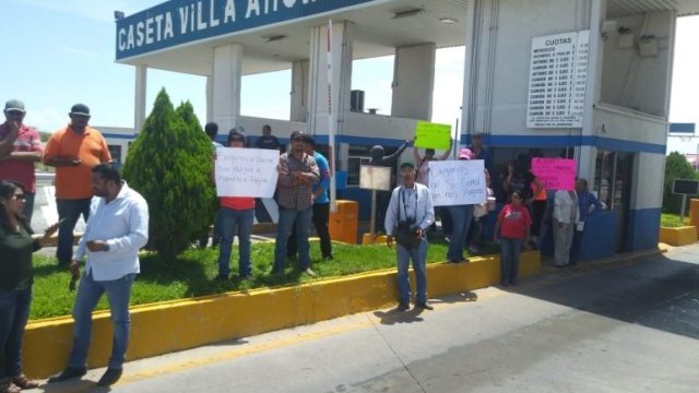 Toman la caseta de Ahumada, empleados municipales en protesta