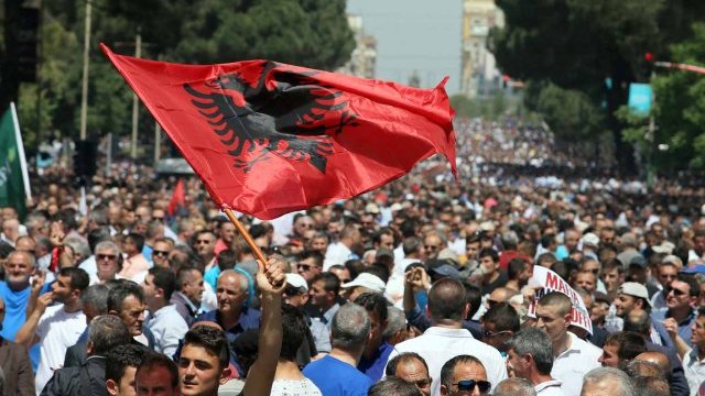 Protestas en Albania; piden la dimisión del Gobierno