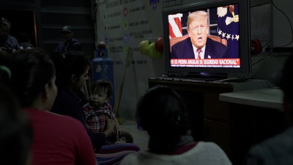 Donald Trump advierte sobre una “crisis humanitaria” en la frontera para pedir dinero