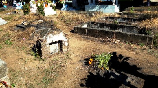 Abandonan tumbas históricas en Santa Isabel