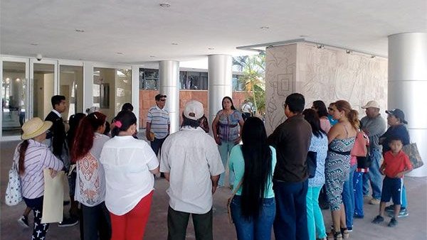 Acusan al gobierno de Baja California Sur de negar servicios básicos