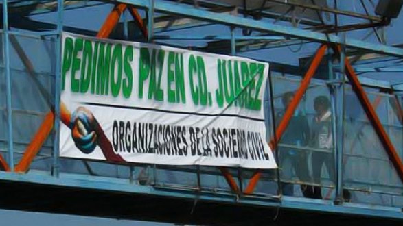Colocan mantas de repudio al crimen, en Juárez