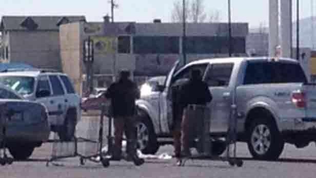 Ejecutan a un hombre en estacionamiento de un Walmart
