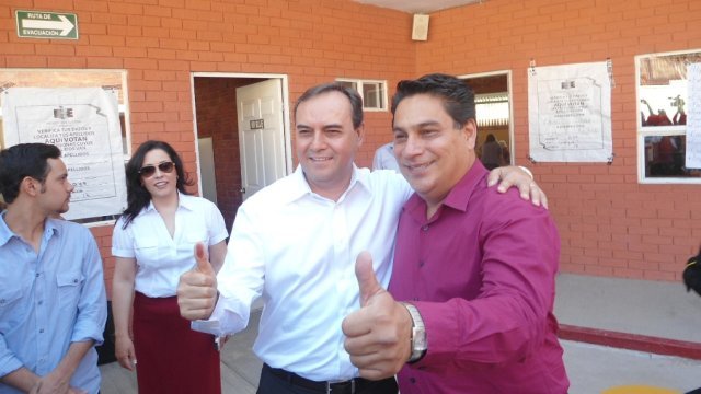 Coinciden Garfio y Narváez en centro de votación