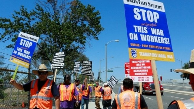 En California, los camioneros portuarios se declaran en huelga