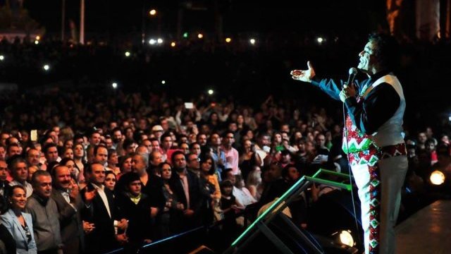 Reúne Juan Gabriel a dos naciones a un mismo tiempo con concierto gratuito