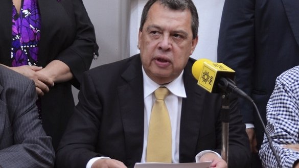 Ángel Aguirre no regresa como gobernador; presenta licencia definitiva