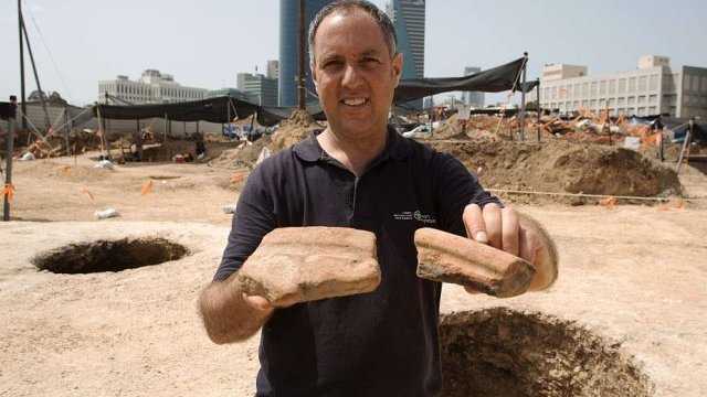 Descubren vasijas para cerveza de 5 mil años, en Tel Aviv