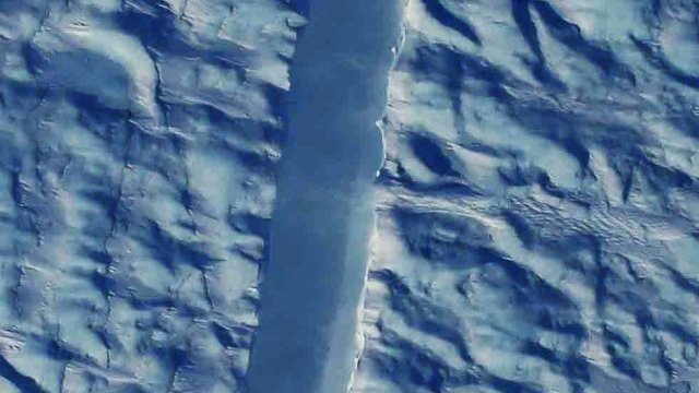 Toma la NASA foto de sospechosa fisura en un glaciar de Groenlandia