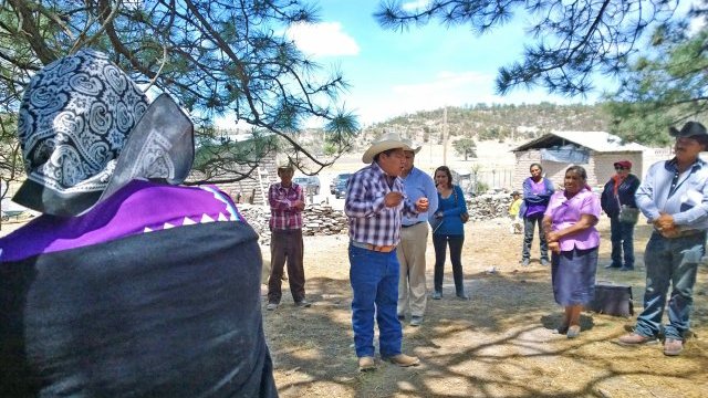 Ofrece Juan Santiago una Alcaldía que intervenga contra el coyotaje