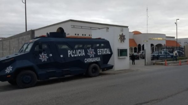 Convoy de tres camionetas atacó a balazos a policías estatales en Juárez