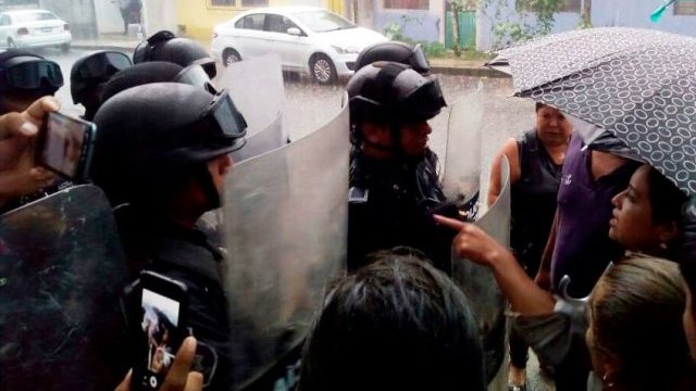 Policía de Veracruz reprime a colonos de Córdoba