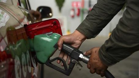 Reducción en precio de gasolinas no será en el corto plazo: Hacienda