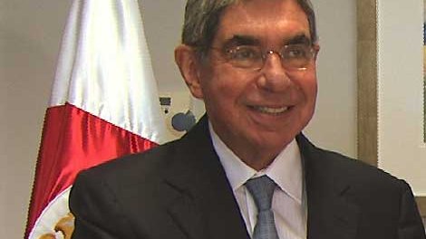 Nóbel Óscar Arias llamó a desterrar el 