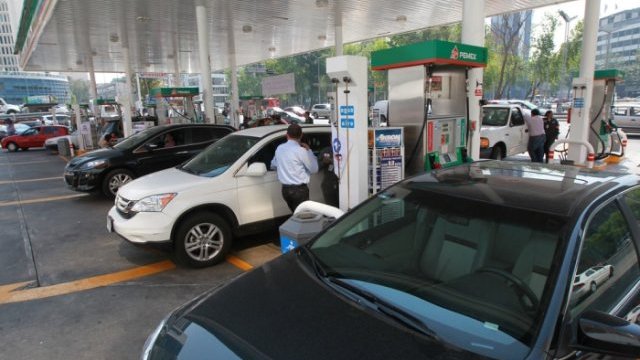 Amanece México con nuevo aumento a la gasolina	 	 	 