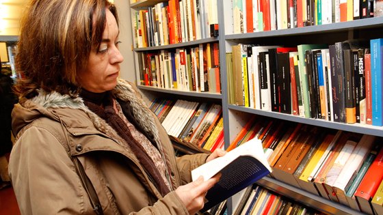 Mexicanos gastan más en libros que en licores: Inegi