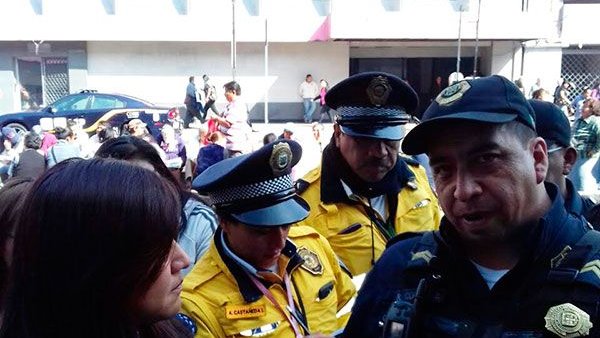 Mancera envía granaderos a reprimir a estudiantes y padres familia que se manifiestan en la SEP