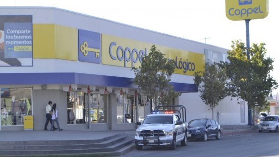 Dos sujetos asaltaron tienda Coppel de Plaza Vallarta