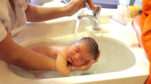 Salud recomienda precaución en el baño del bebé por temporada invernal