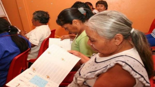 Mujeres, más de la mitad de analfabetas en México
