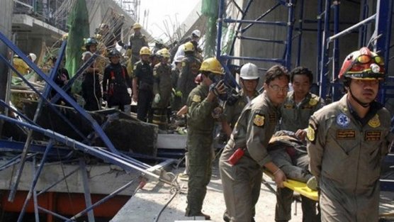 Derrumbe de hospital en Tailandia causa 10 muertos