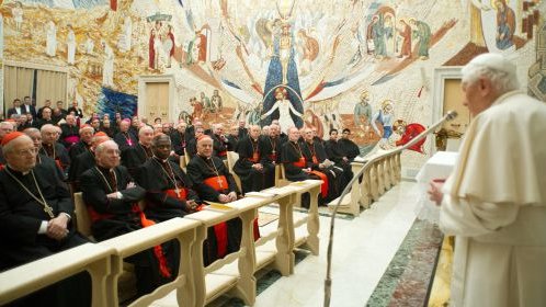 El Papa advierte del “sufrimiento y la corrupción” en la Iglesia