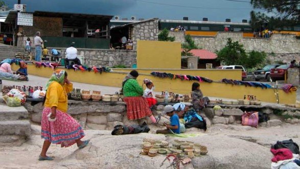 Autoridades corren a comerciantes indígenas del Divisadero, acusan