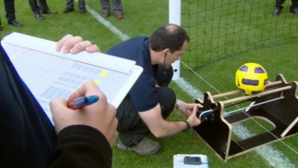 Tecnología ayuda a árbitros en juegos de fut bol en Londres